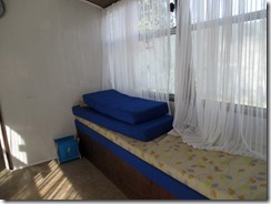 Bus waiting room (1)